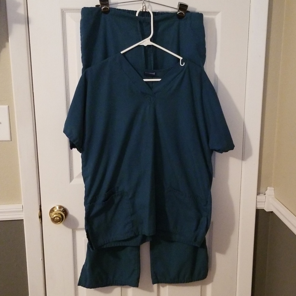 Cherokee Scrub Set
